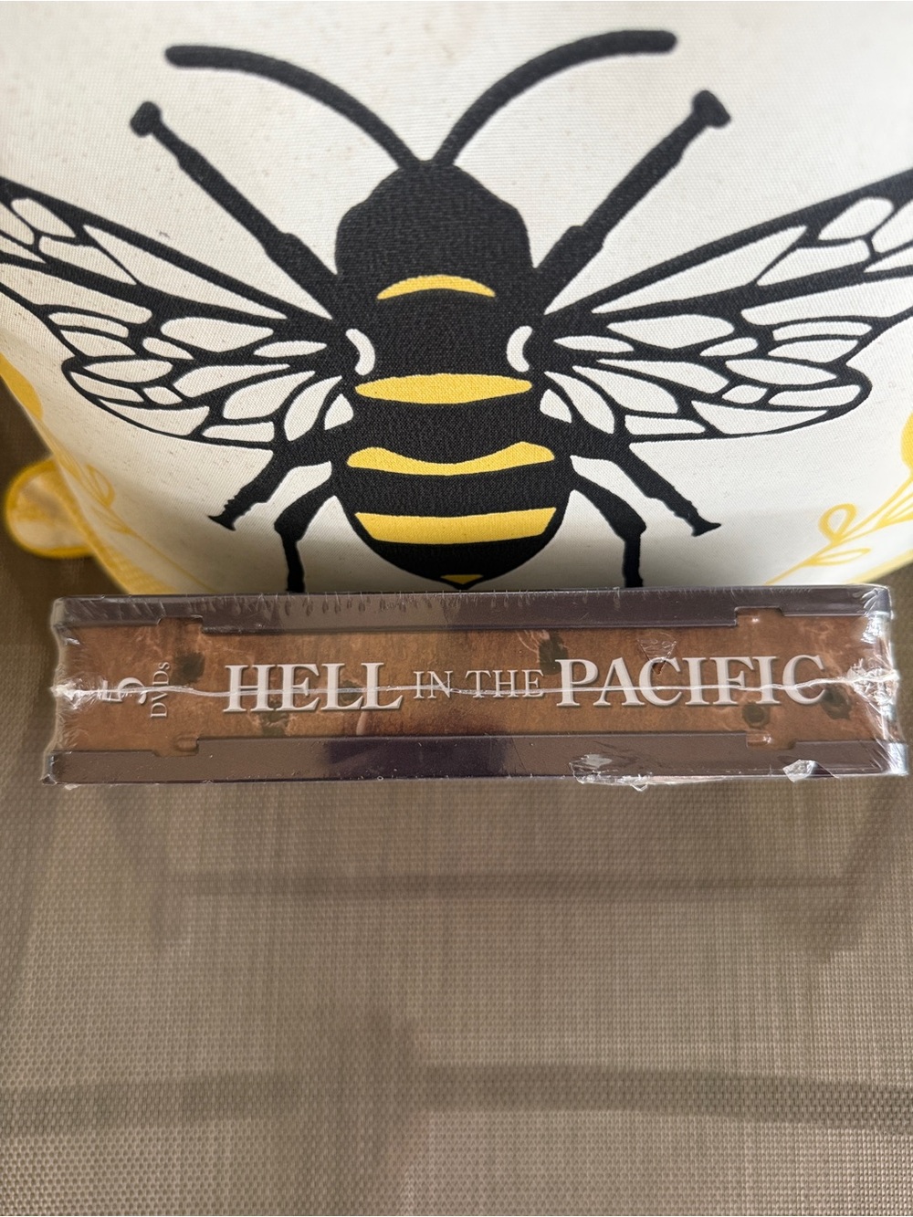 5 DVD Collectors Edition of Hell in the Pacific - Picture 3 of 3